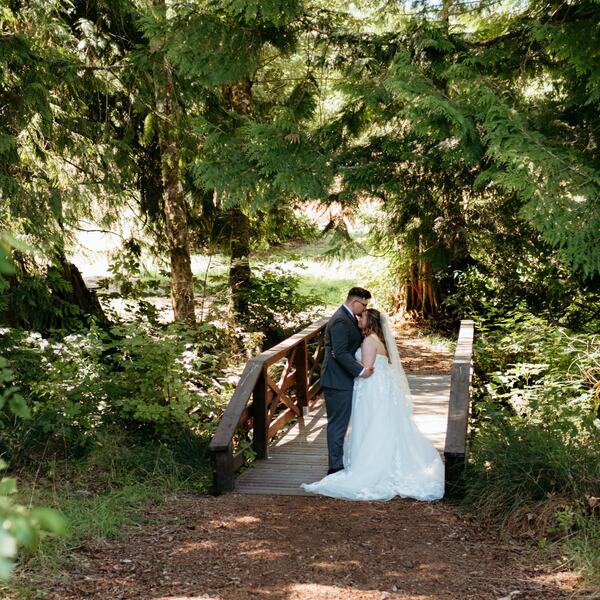 Forehead kiss on the footbridge